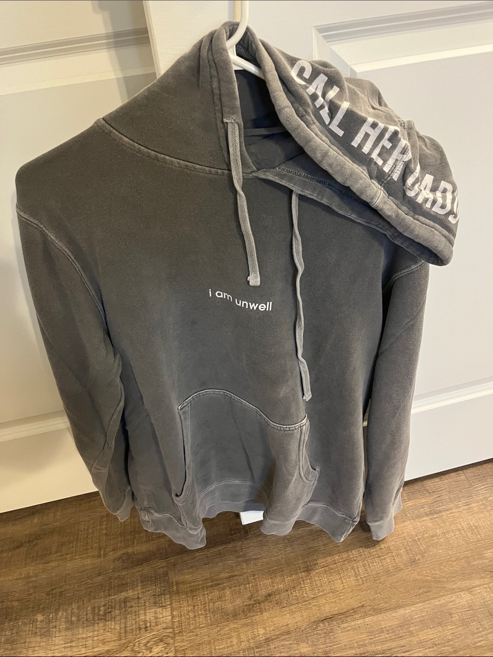 Unbranded women’s Gray 'i am unwell' Pullover Hoodie